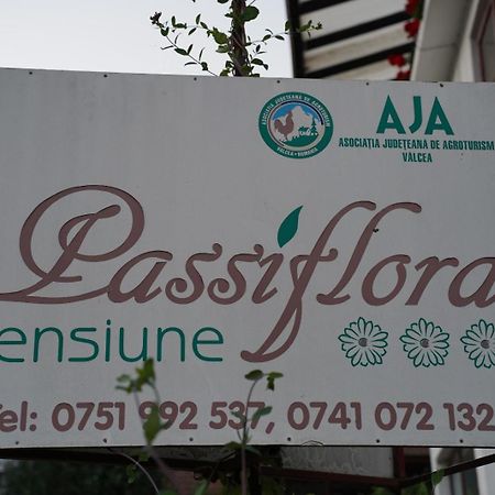 Passiflora Hotell Voineasa Eksteriør bilde